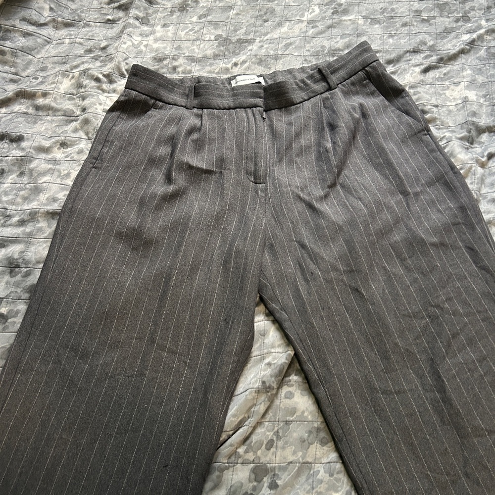 A&F Low-Rise Sloane Tailored Wide Leg Pant Gray Pinstripe